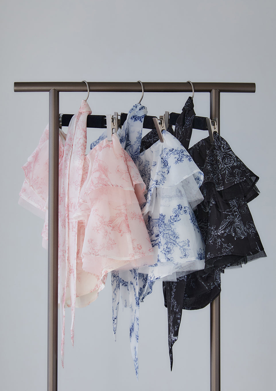 One shoulder Toile de Jouy tops – Riu