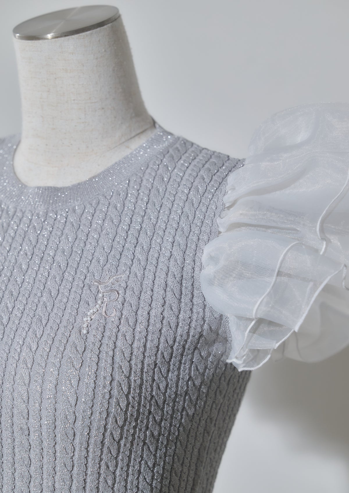 Flutter Sleeve Knit Tops