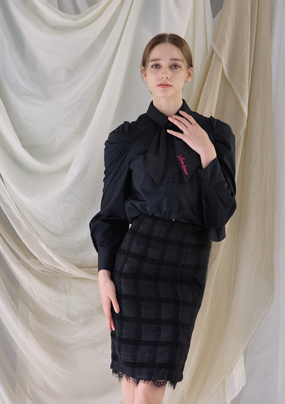 Riu RちゃんEmbroidery lace tops ホワイト 美品 Riu RちゃんEmbroidery lace tops ホワイト 美品